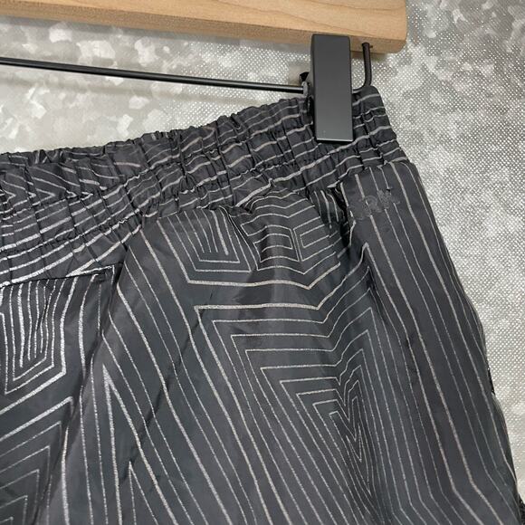 Ivy Park Women's Black/Gray Print Running Shorts - Size Medium - Built in Brief - Picture 6 of 7